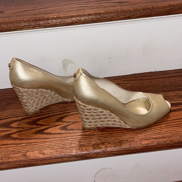 Stuart Weitzman gold straw wedges 8 - Picture 5 of 6